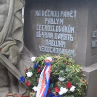 isitt_russia_cemetery_136