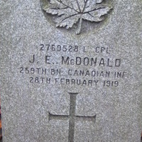 isitt_russia_cemetery_79